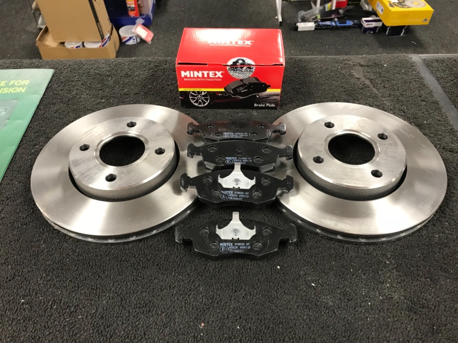 FORD ESCORT RS2000 BRAKE DISCS BRAKE PADS  FULL SET 