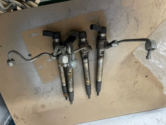 LANDROVER DEFENDER TDCI DIESEL FUEL INJTECORS  WITH PIPES