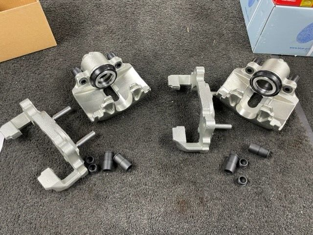 2 FRONT BRAKE CALIPER CARRIER BRACKET VW CC TSi TDi TFSi 2011-2016