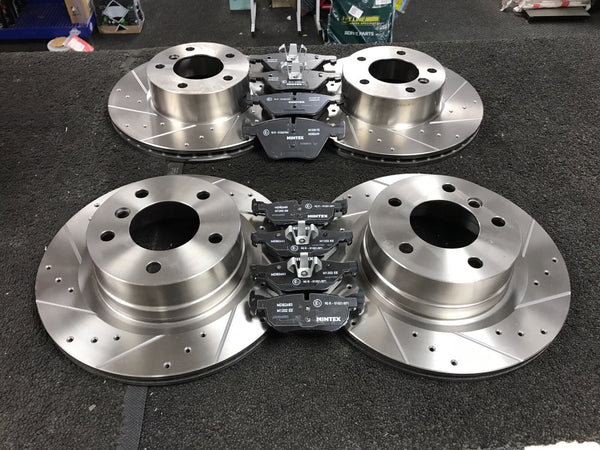 BMW 125i MSPORT E88 DISC CROSS DRILLED GROOVED MINTEX BRAKE DISC PADS NO SENSORS