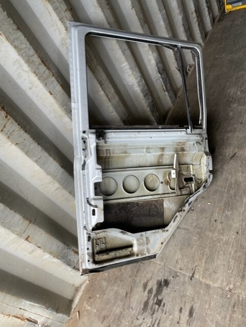SECOND ROW DOOR OS RH DRIVER SIDE  DOOR LAND ROVER DEFENDER 110 PUMA