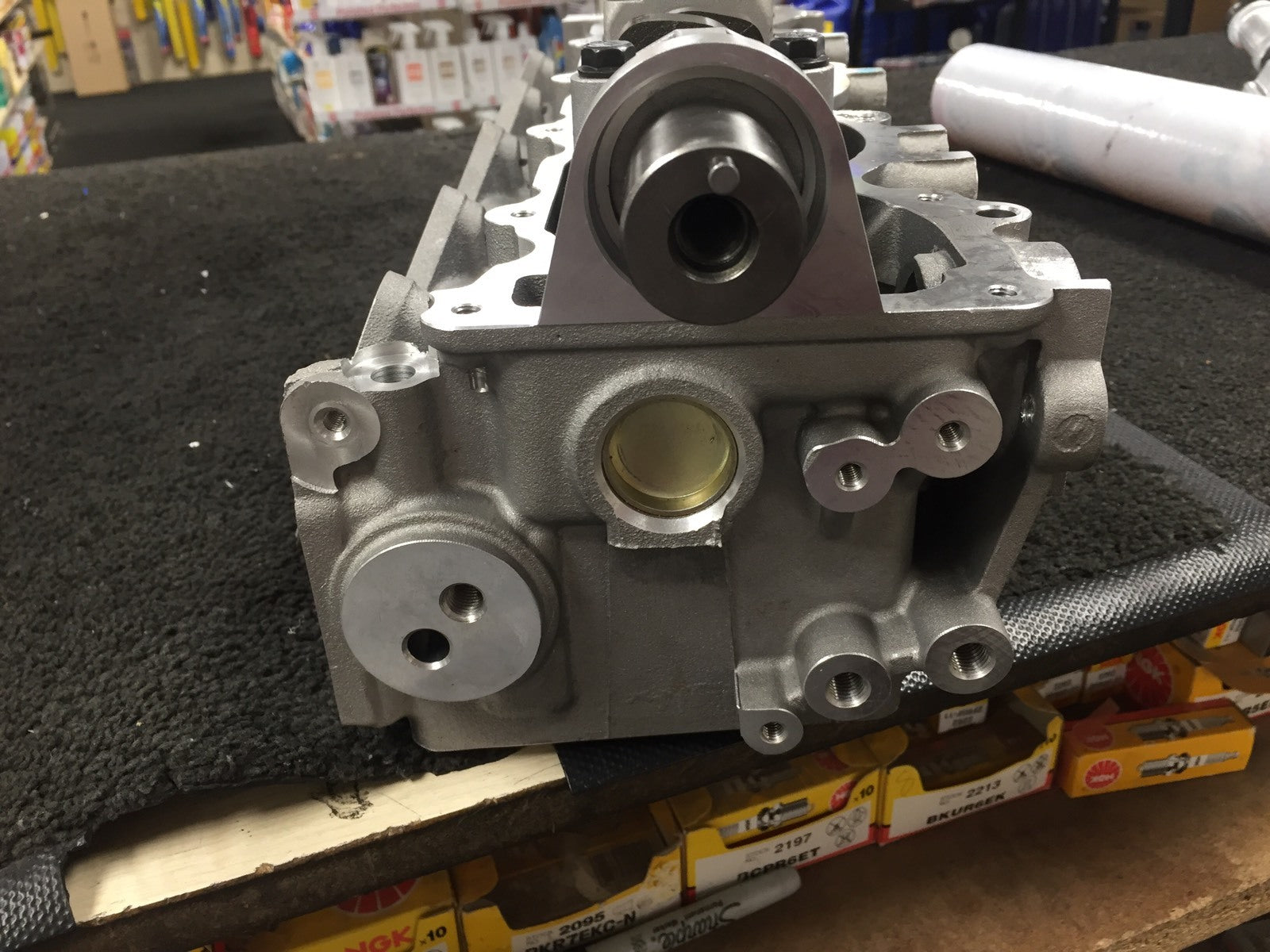 MAZDA BONGO FRIENDEE IMPORT 2.5TD WL-T WLT CYLINDER HEAD CAMSHAFT VALVES