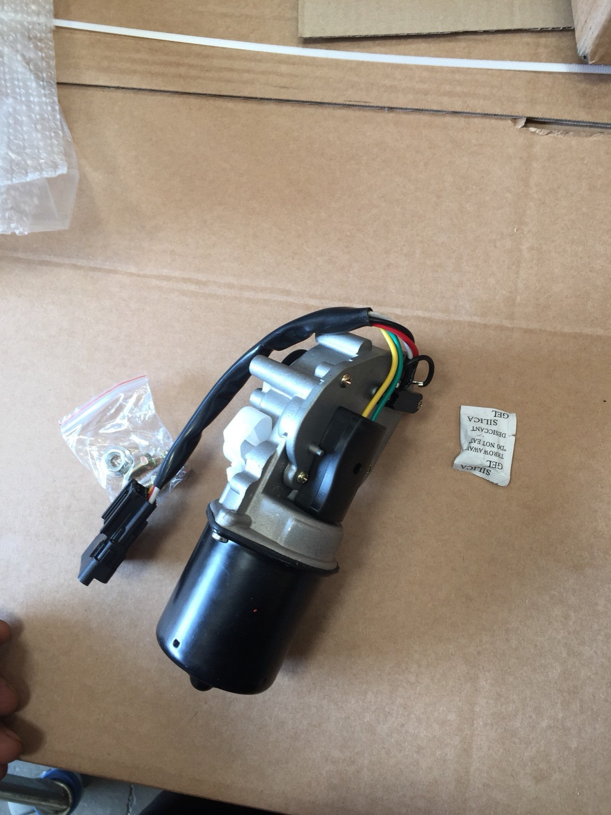 WIPER MOTOR FIT FOR  RENAULT TRAFIC VAUXHALL VIVARO NISSAN PRIMASTAR RHD ONLY  
