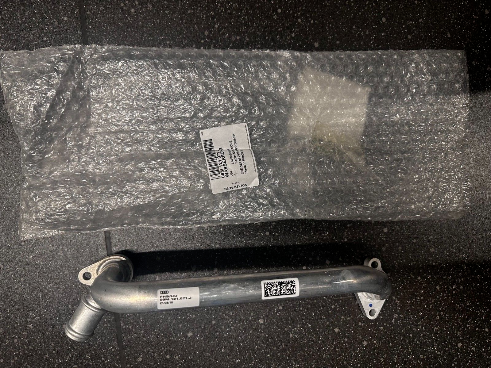 AUDI A4 S4 A5 S5 Q5 RS4 RS5 3.0LTR WATER COOLANT PIPE 06M121071J GENUINE