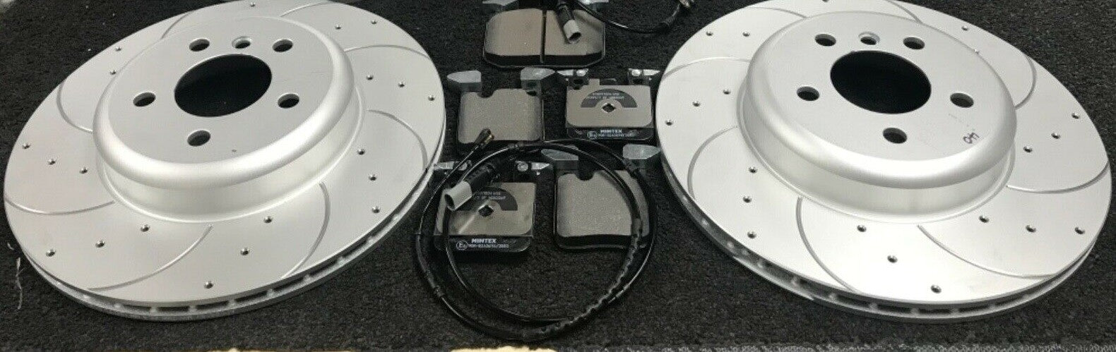 FOR BMW 330d M SPORT REAR DRILLED GROOVED BRAKE DISCS MINTEX PADS SET 345mm