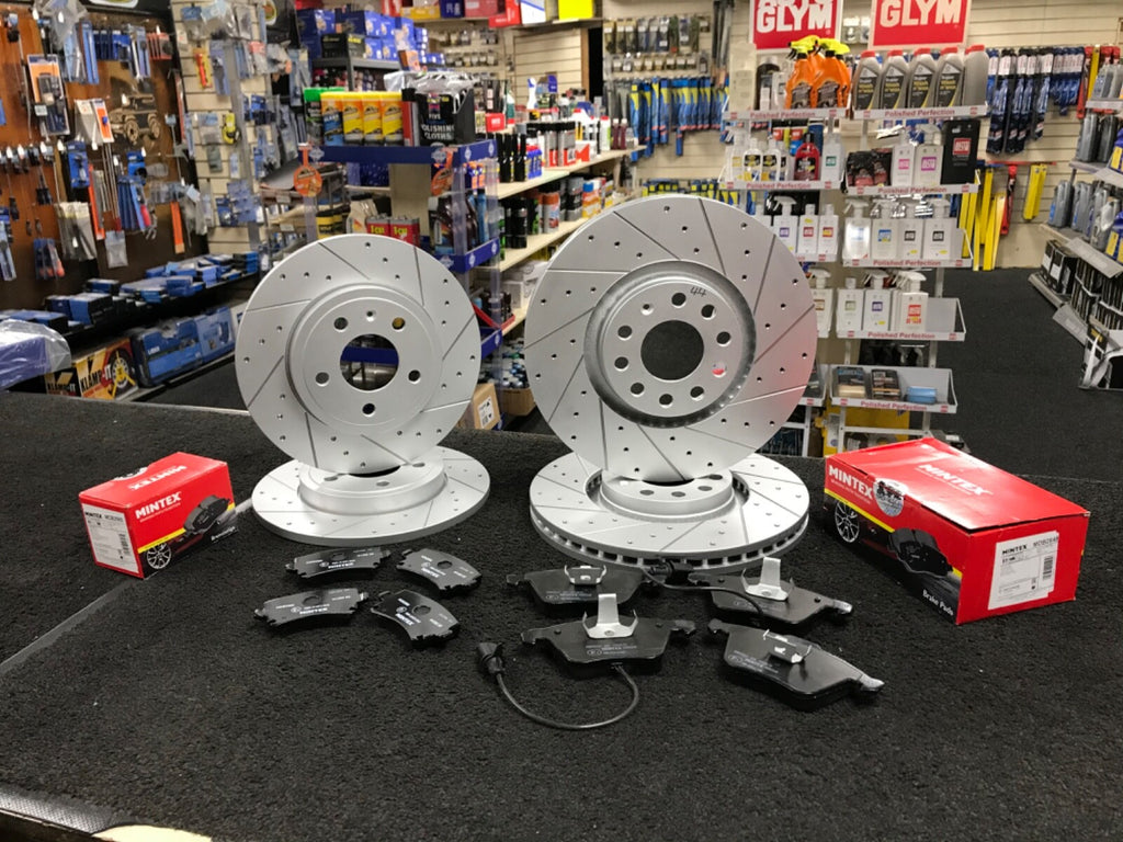 AUDI A4 3.0tdi QUATTRO BRAKE DISC DRILLED GROOVED FRONT REAR MINTEX PADS