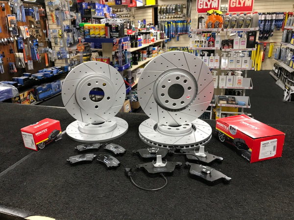 AUDI A4 3.0tdi QUATTRO BRAKE DISC DRILLED GROOVED FRONT REAR MINTEX PADS