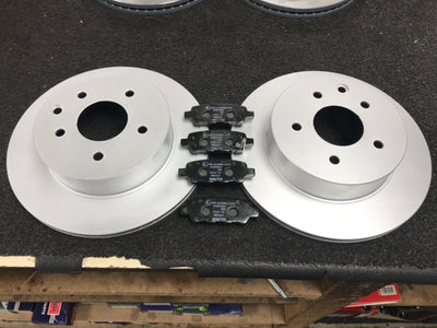 FOR NISSAN 350Z FAIRLADY Z BRAKE DISCS WITH BRAKE BRAKE PADS  REAR  SET