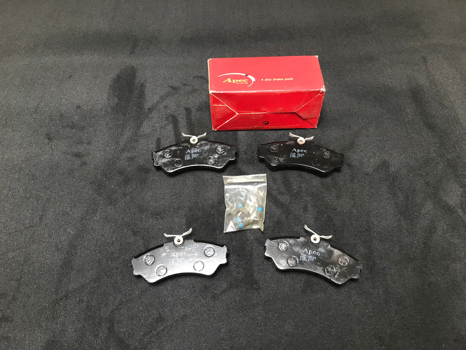 FOR VOLKSWAGEN CARAVELLE 1.9TD VW TRANSPORTER 1.9 2.0 2.4 2.5 FRONT BRAKE PADS
