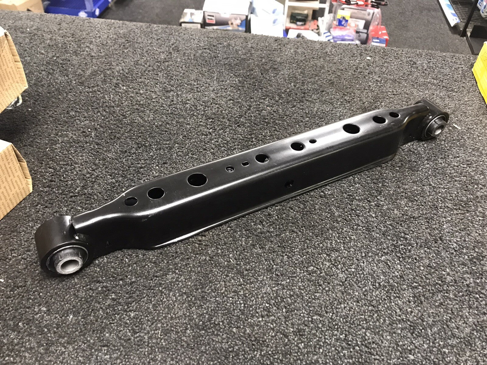 FOR NISSAN X-TRAIL T31 T32 QASHQAI 2 REAR LOWER LATERAL SUSPENSION ARMS + BOLTS