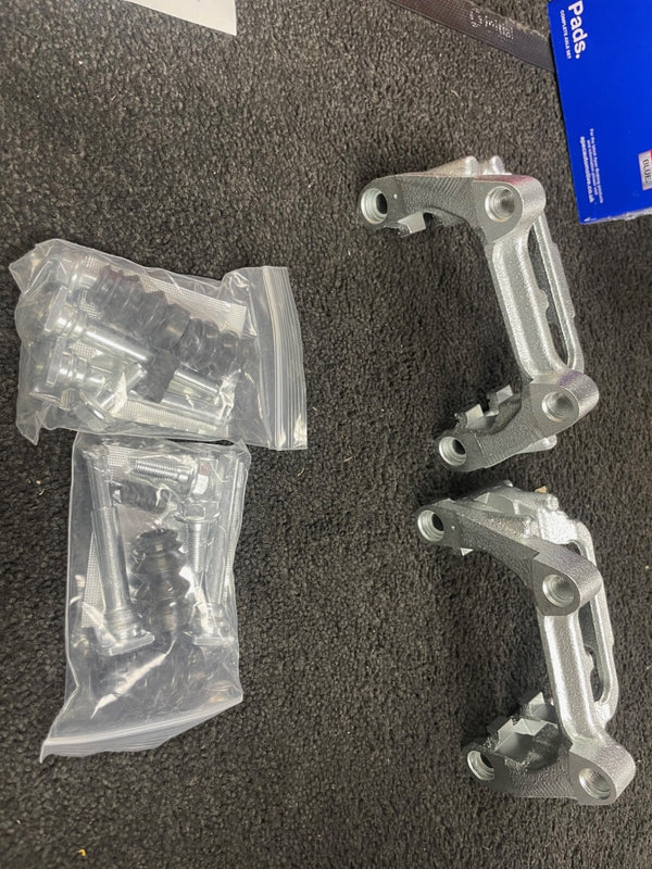 2 REAR BRAKE CALIPER BRACKETS VW CADDY MAXI EOS BEETLE TSi TDI BOSCH SYSTEM 272