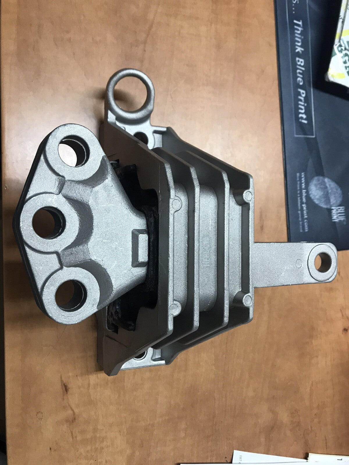 VAUXHALL ASTRA H J INSIGNIA ZAFIRA  2.0CDTI FRONT RIGHT ENGINE GEARBOX  MOUNTING