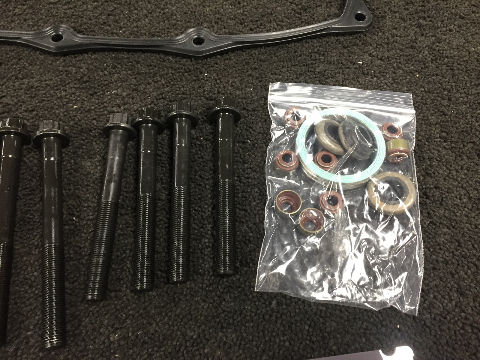 FOR TOYOTA  HIACE CAMPERVAN 2.8D 3L HEAD GASKET SET CYLINDER HEAD BOLTS