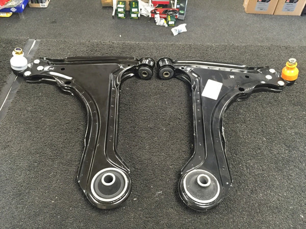 2 LOWER WISHBONE ARMS LH RH + BALL JOINTS VAUXHALL ASTRA  CAVALIER  SRI GSI   