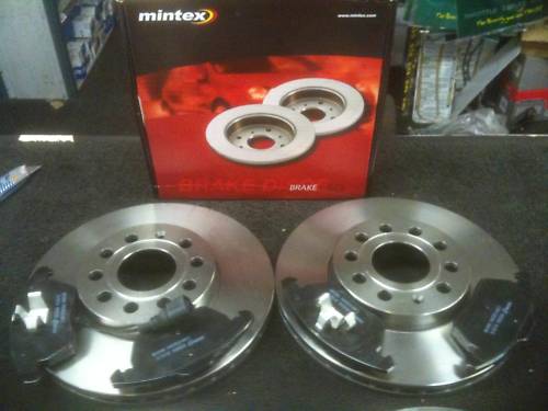 VW GOLF MK5  FSI  2004 ON MINTEX BRAKE DISCS & PAD FRONT