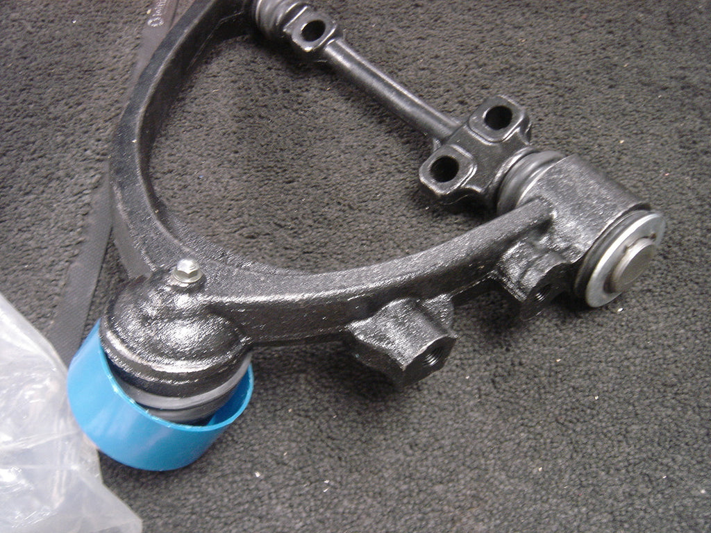 DYNA GRANVIA CUSTOM HIACE REGIUS 4WD FRONT UPPER CONTROL ARM BALL  JOINT LH