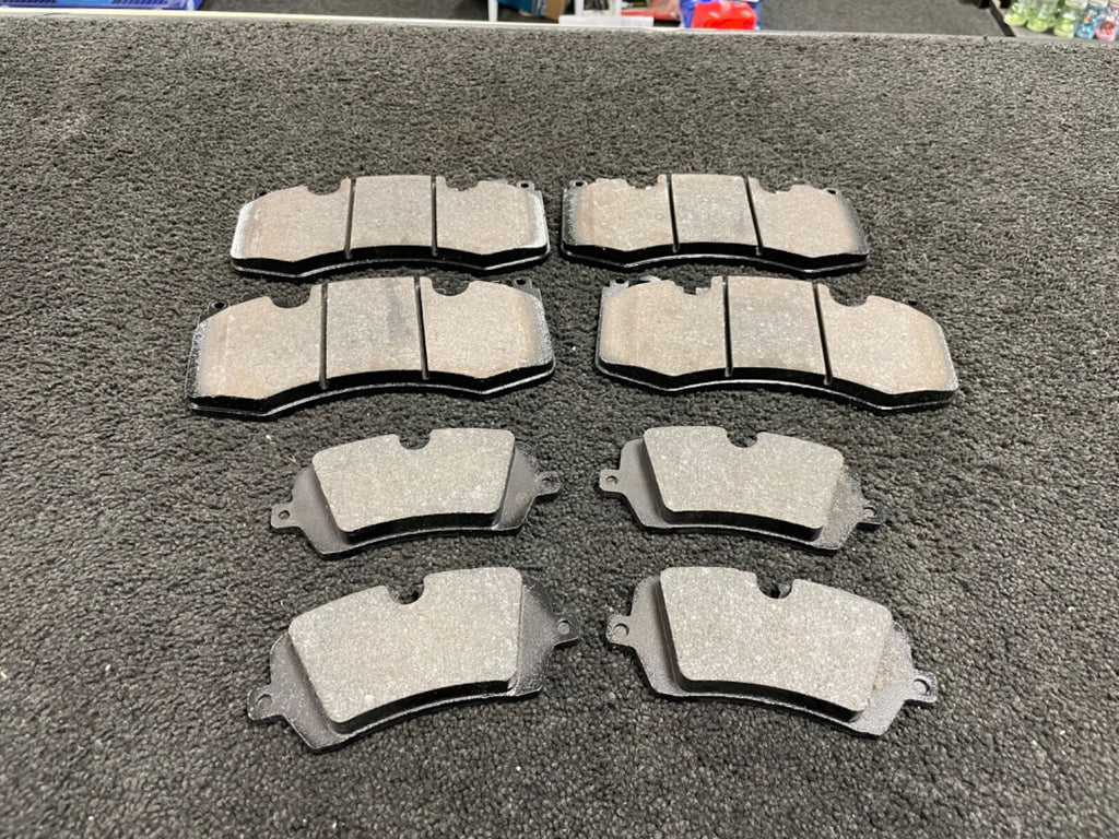 LANDROVER DISCOVERY 3.0TD SDV6 FRONT BRAKE PADS SET+WIRES  2018-2021
