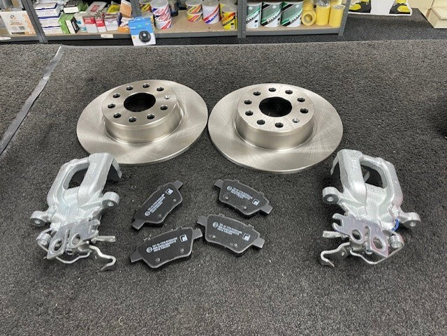 VW CADDY MAXi LIFE 4MOTION 2 REAR BAKE DISC REAR BRAKE CALIPER PADS 272MM