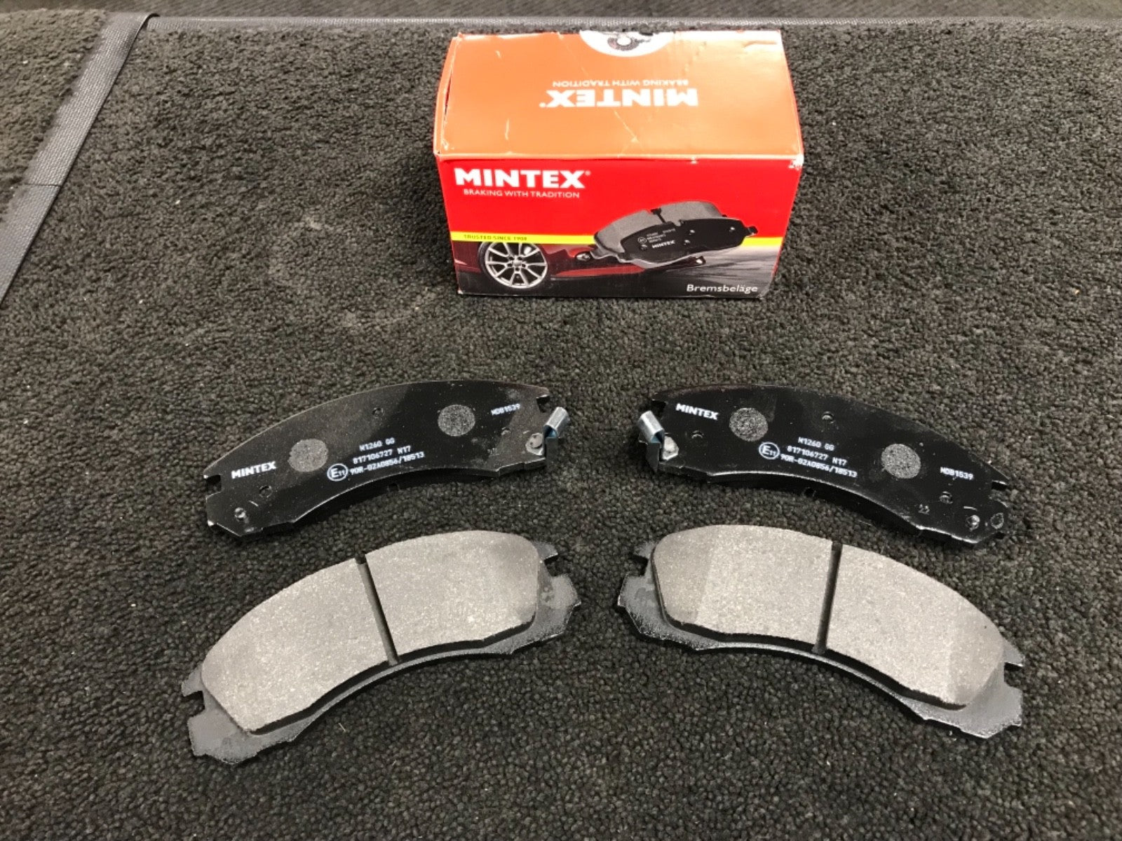 FOR MITSUBISHI EVO 4 MINTEX BRAKE PADS FRONT