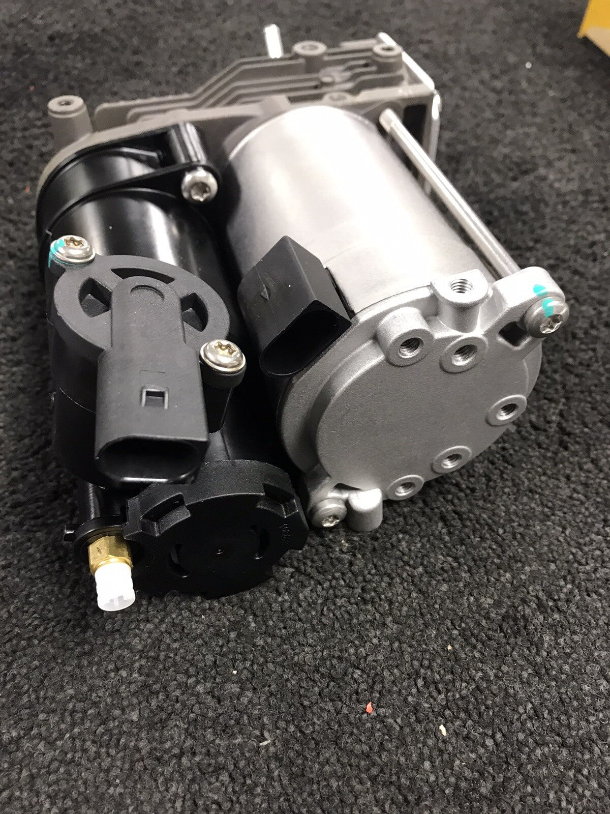 AIR SUSPENSION COMPRESSOR PUMP FOR BMW X5 X6 XDRIVE E70 X6 E71 E72