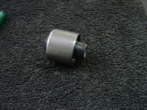 FOR LEXUS GS300 GS400 GS430 IS200 ALTEZZA REAR ARM STUB AXLE  KNUCKLE BUSH LOWER