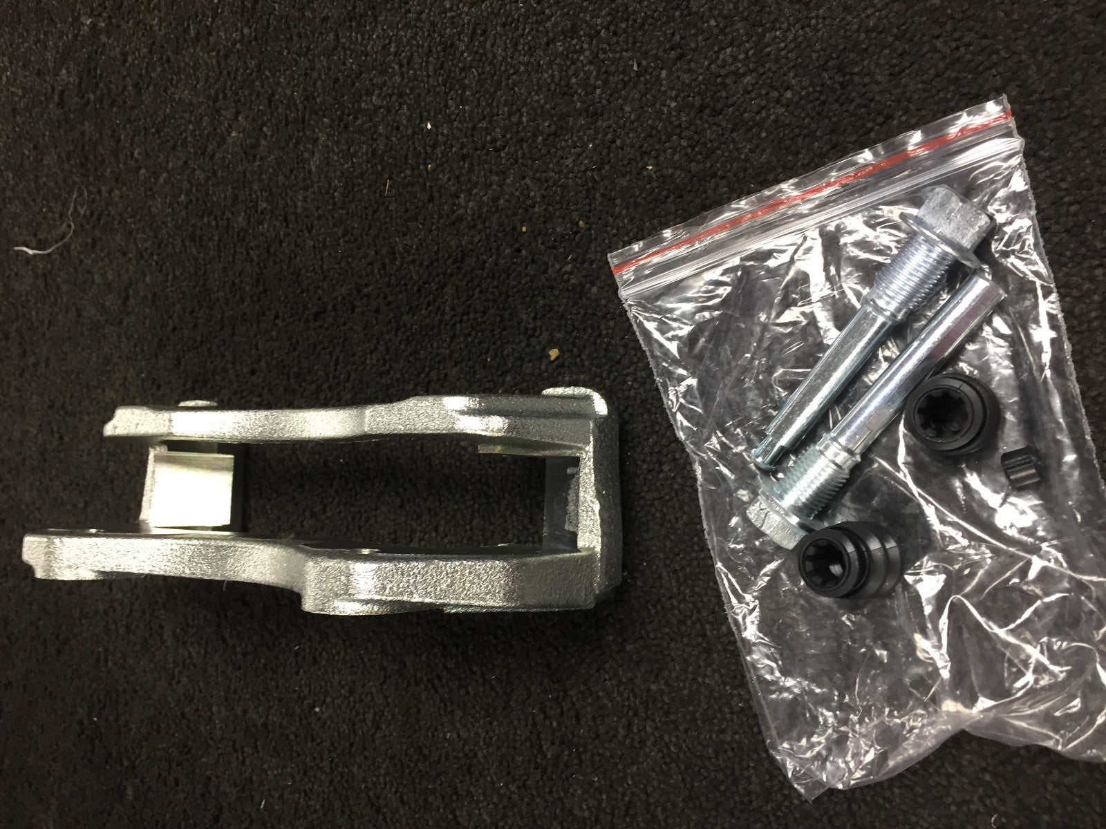  FOR MITSUBISHI OUTLANDER LANCER 8 FRONT BRAKE SUPPORT CALIPER CARRIER SADDLE