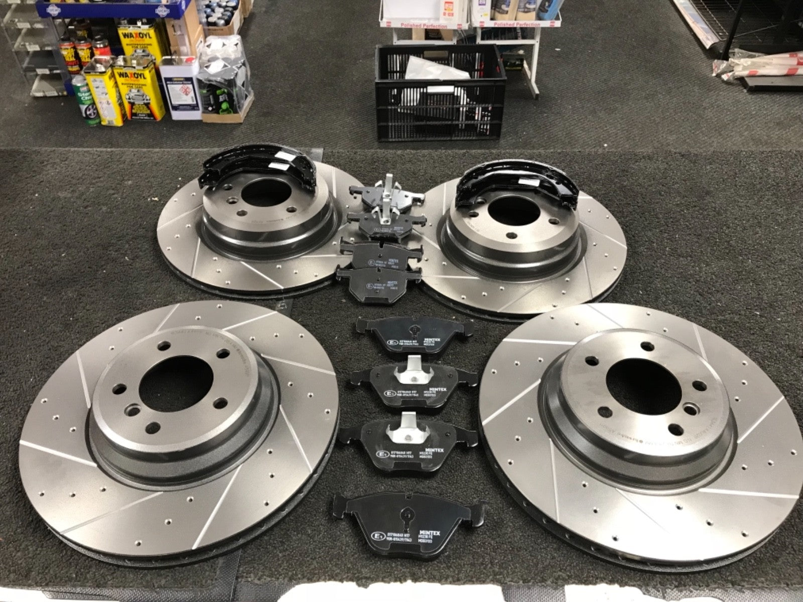 BMW 335i 335d E92 BRAKE DISC FRONT REAR BREMBO CROSS DRILLED GROOVED MINTEX PADS
