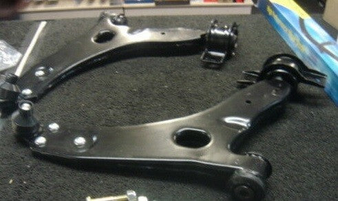 FORD FOCUS 2.0 ST170 2 FRONT LOWER WISHBONE ARMS 