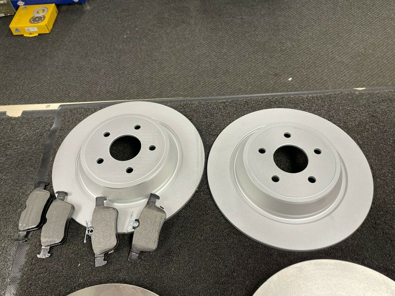 FORD KUGA ST TDCi 2012-2019 BRAKE DISC BRAKE PADS FRONT 320MM