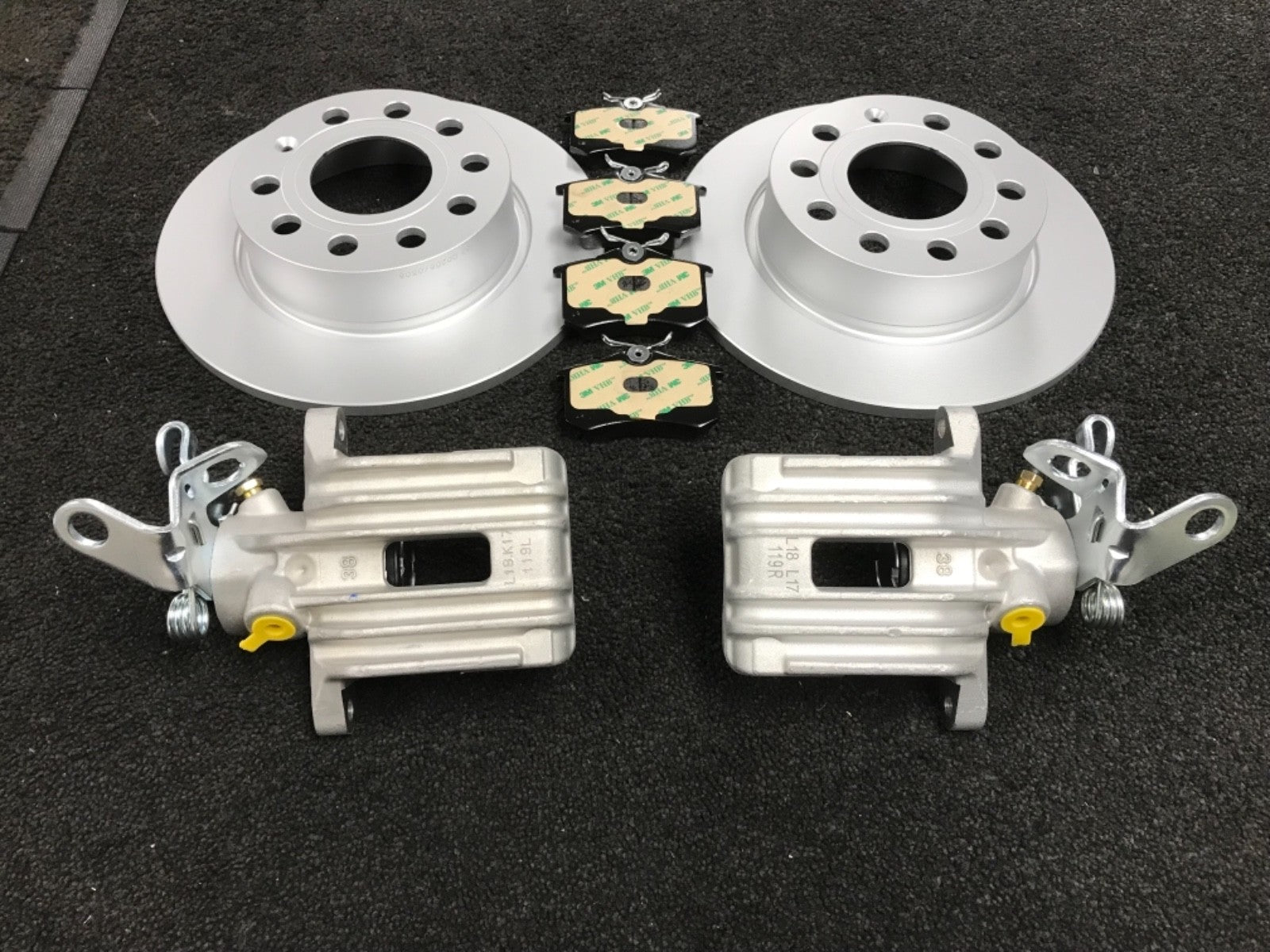 2 REAR BRAKE CALIPER BRAKE DISC PAD VW OES AUDI A3 VW GOLF TOURAN 255MM DISC