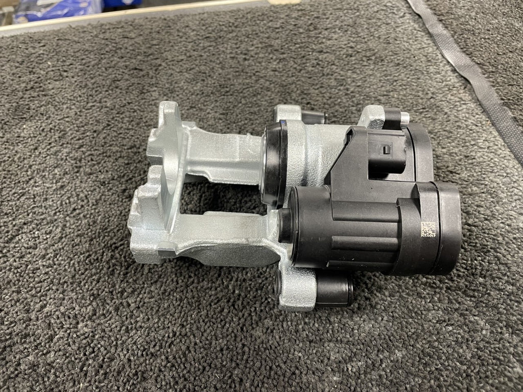 VW GOLF R TFSI MK7 REAR ELECTRIC BRAKE CALIPER WITH MOTOR RH OS SIDE