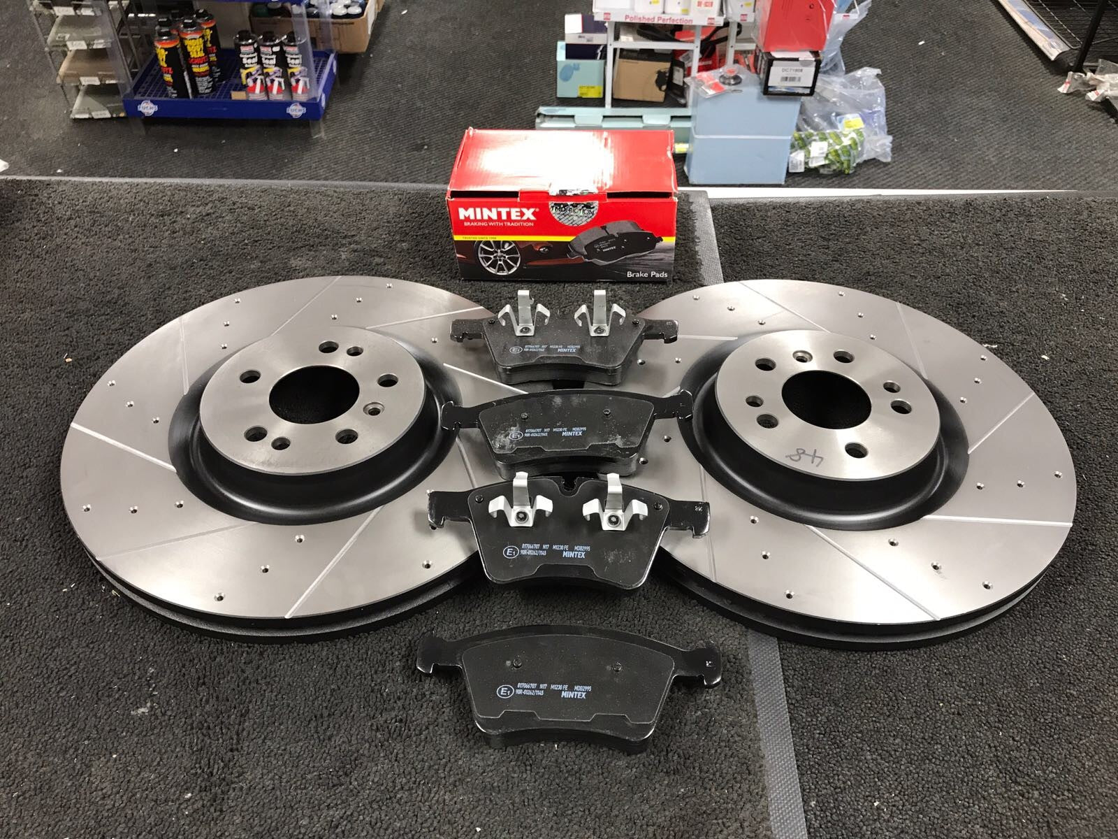 FORMERCEDES GL320 GL420 CDi X164 BRAKE DISC PERFORMANCE CROSS DRILLED FRONT PADS