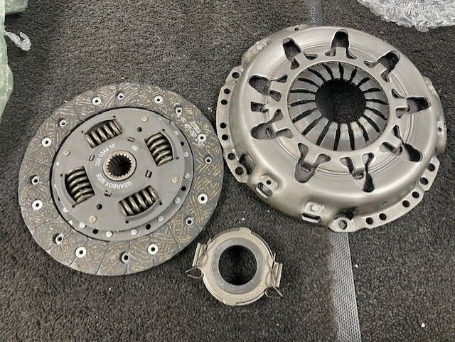 LUK CLUTCH KIT 3PCE FOR TOYOTA YARIS VITZ 1.3 1999-2005