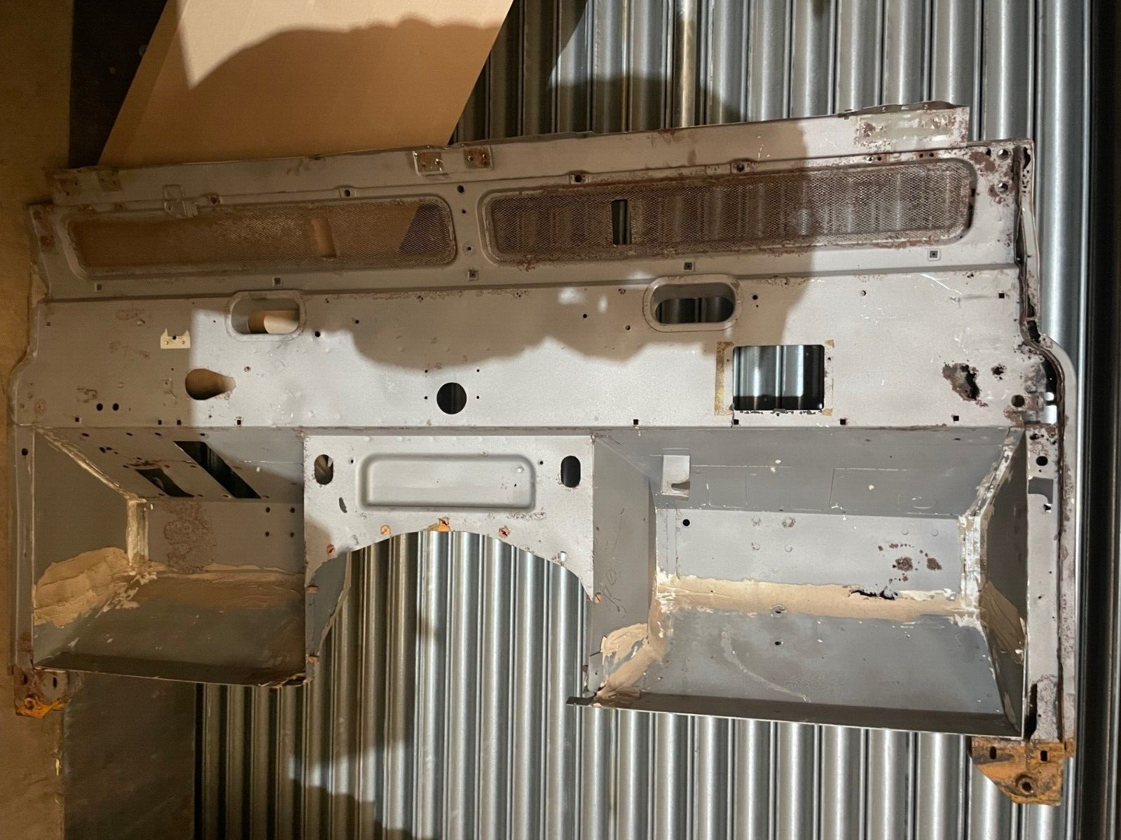 LANDROVER  DEFENDER 110 90 TDI BULKHEAD FOR LHD ONLY  NEED REPAIRS