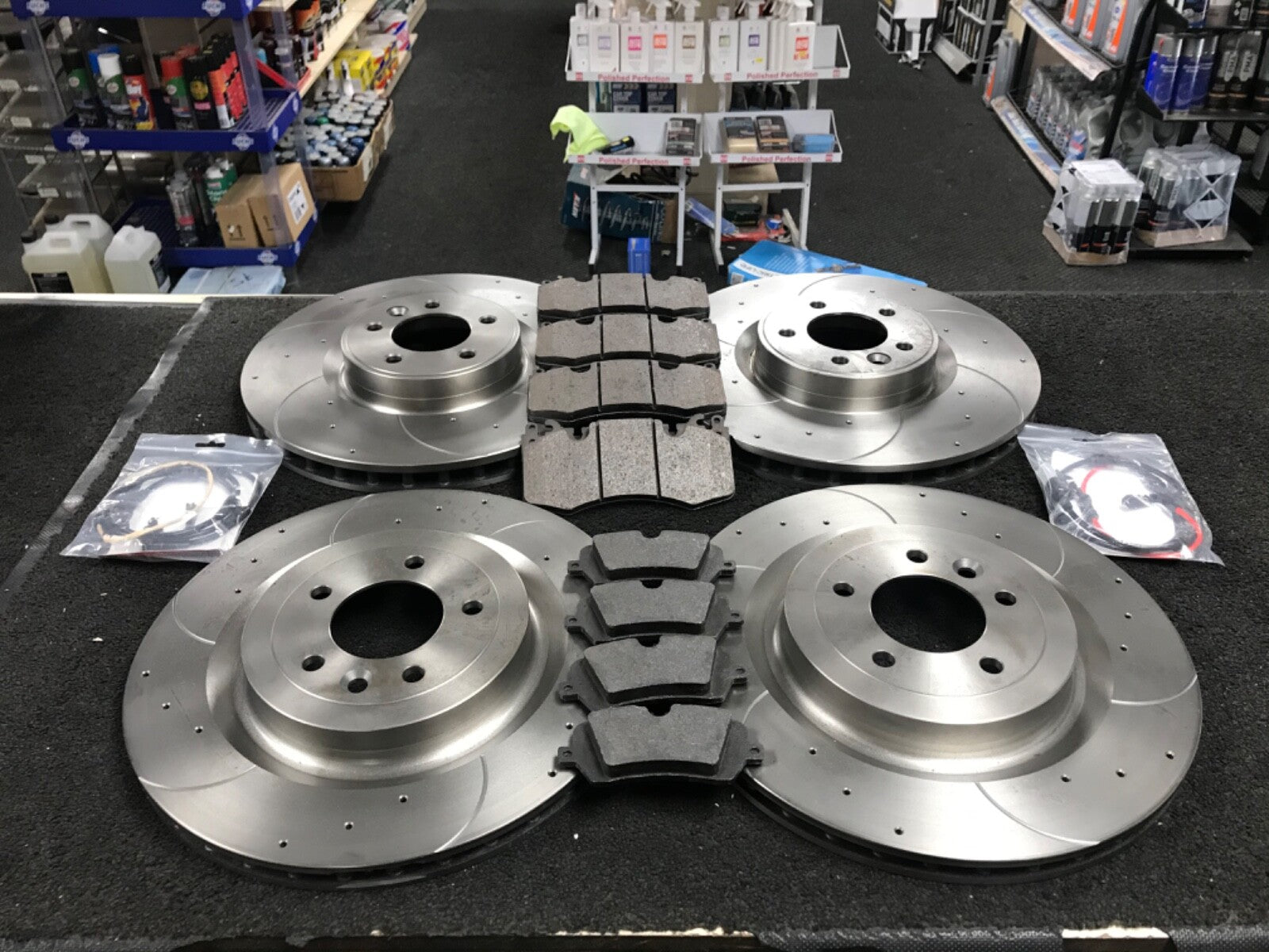 RANGE ROVER 3.0 SDV6 HYBRID MK 4 FRONT REAR DRILLED GROOVED BRAKE DISC BRAKE PAD