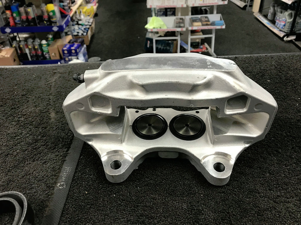 VW TOUAREG ALTITUDE V6 3.0TDi  FRONT BRAKE CALIPER RH OS DRIVER SIDE 4 PISTON