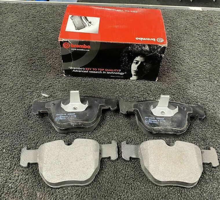 LAND / RANDE  ROVER 3.0 4.4 2002 TO 2013 BREMBO BRAKE PADS SET OF 4 