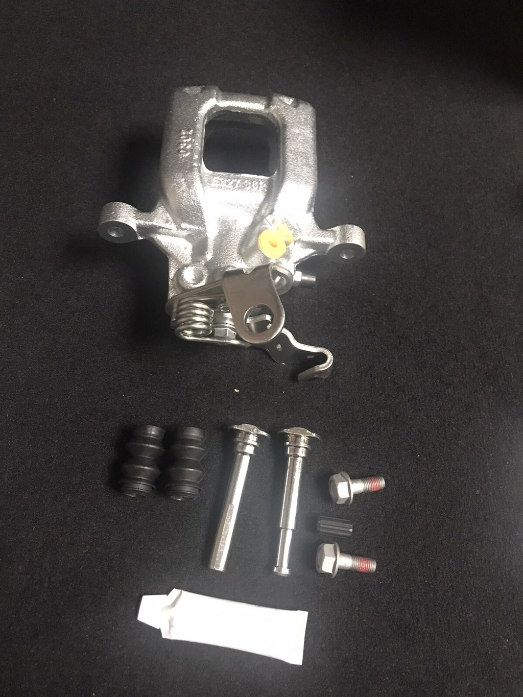 REAR BRAKE CALIPER RH SIDE A3 LEON OCTAVIA SUPERB EOS YETI BEETLE 272MM BOSCH
