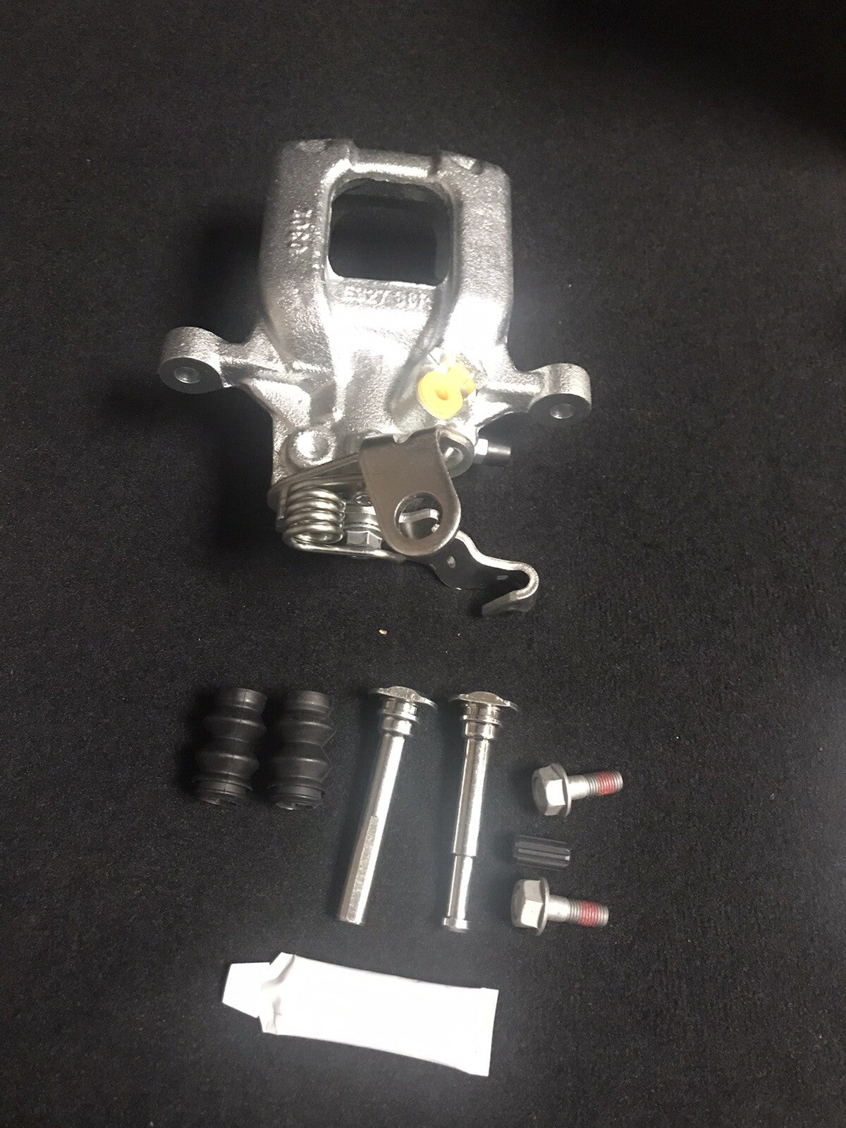 REAR BRAKE CALIPER RH SIDE A3 LEON OCTAVIA SUPERB EOS YETI BEETLE 272MM BOSCH