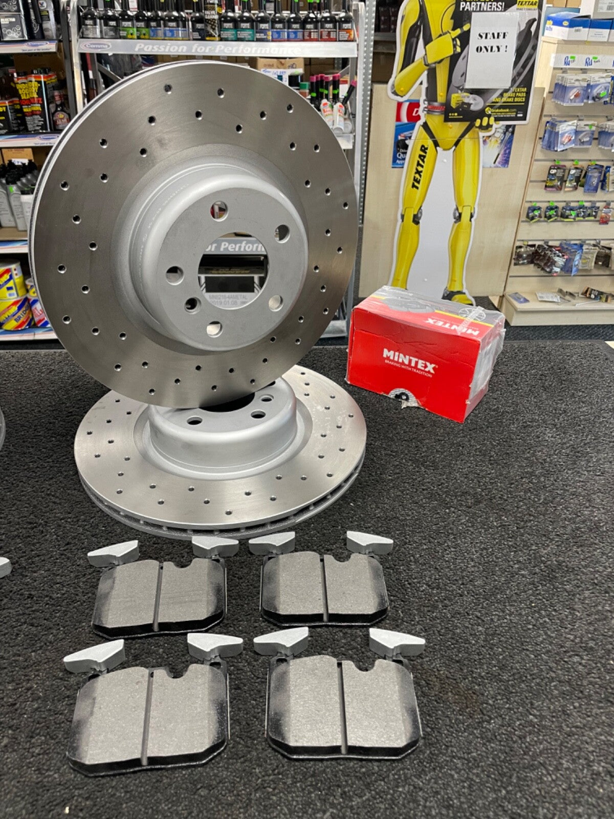 BMW 320d 320i MSPORT F30 SPORT DRILLED FRONT REAR DISCS WITH  BRAKE PADS 340+345