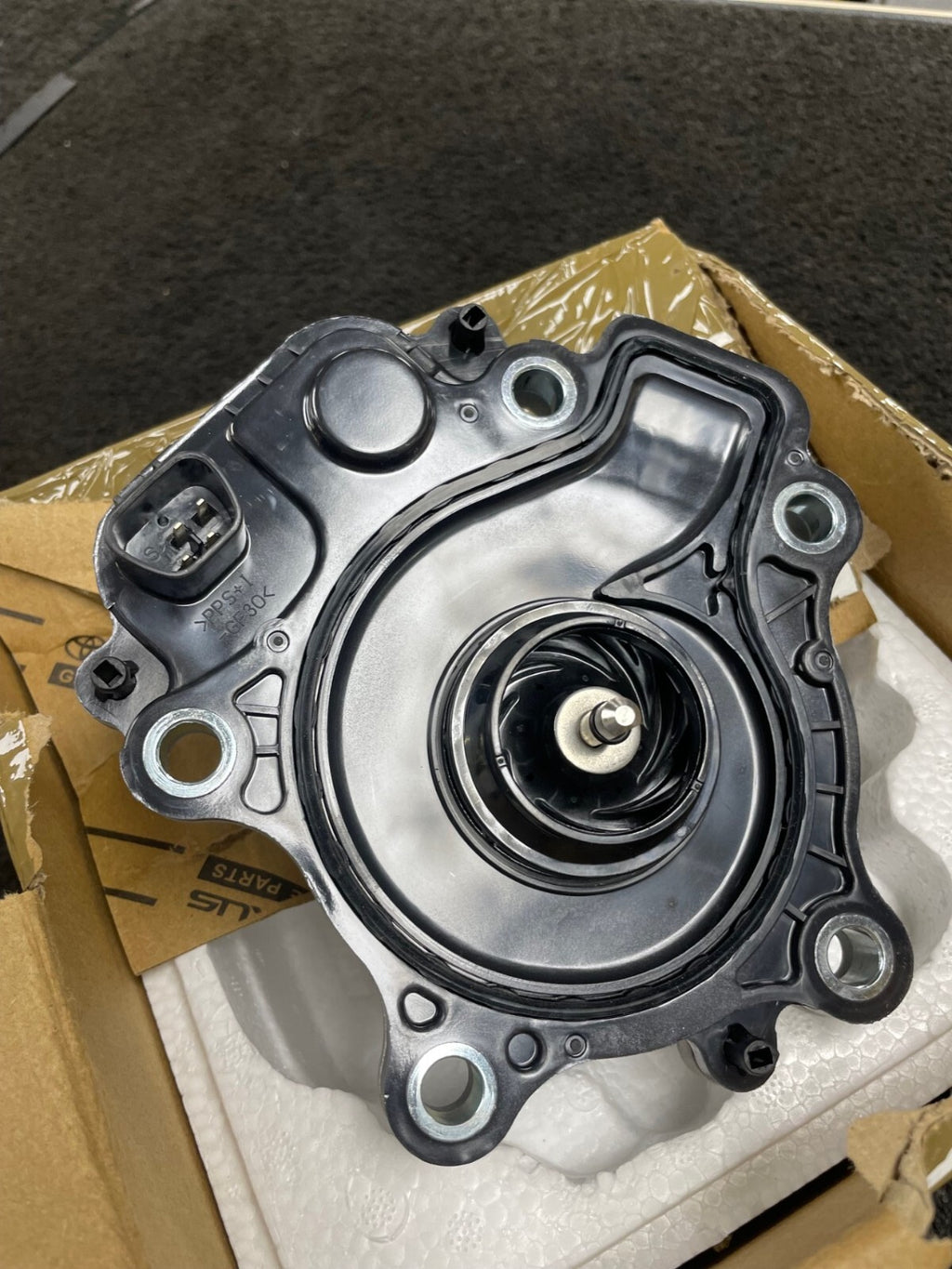 FOR TOYOTA PRIUS 1.8 HYBRID 2ZR-FXE 2009-2019 ORIGNAL  WATER PUMP NEW