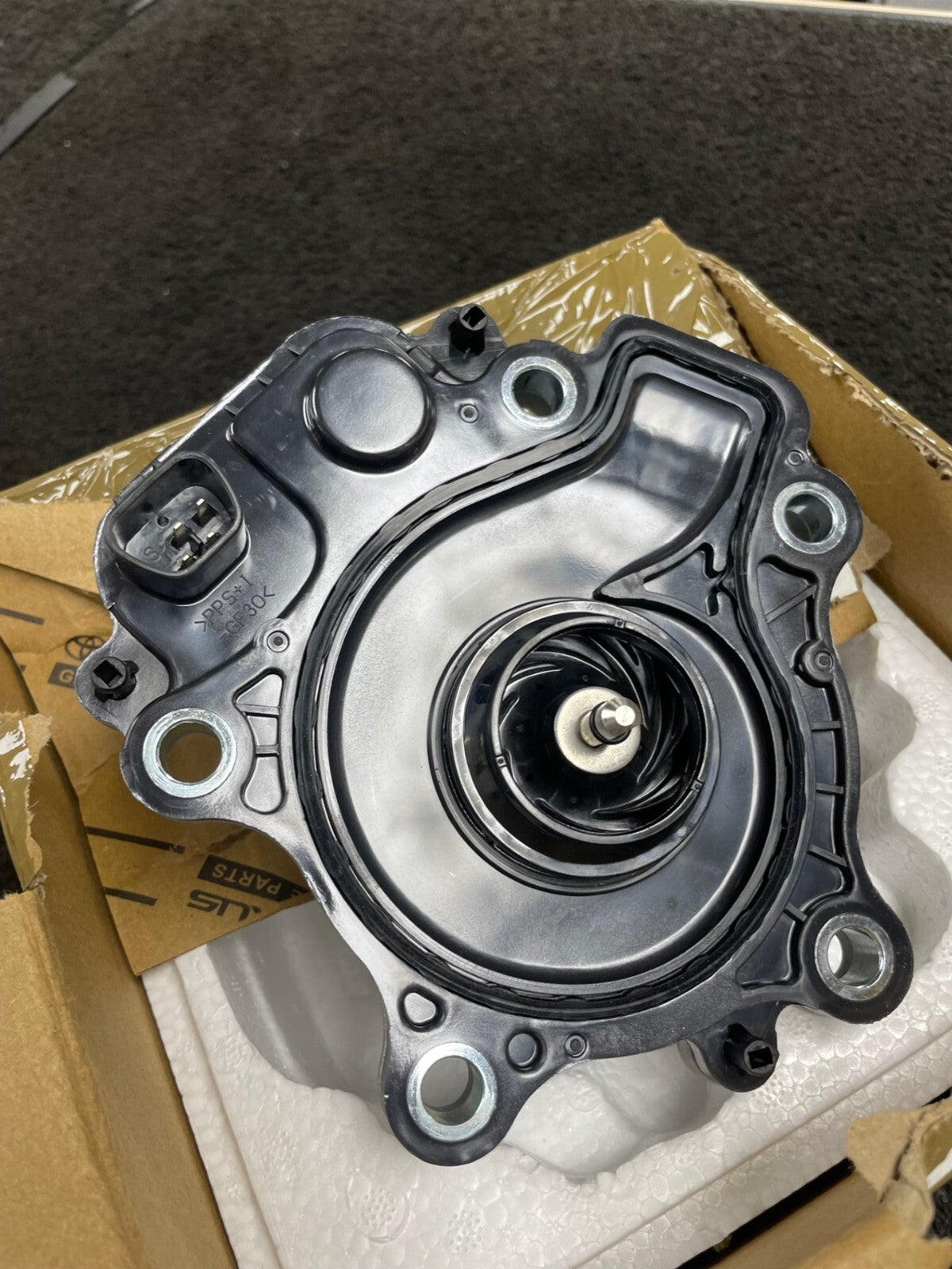 FOR TOYOTA PRIUS 1.8 HYBRID 2ZR-FXE 2009-2019 ORIGNAL  WATER PUMP NEW