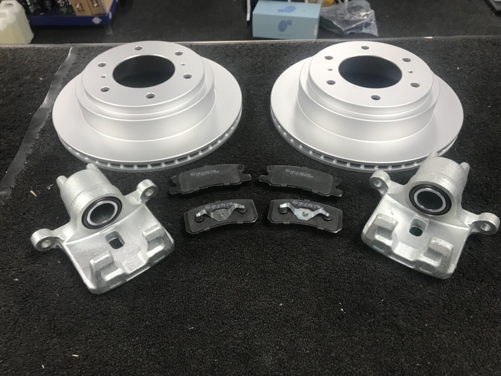 FOR MITSUBISHI SHOGUN 3.2DiD 3.5 REAR BRAKE DISCS REAR PADS 2 CALIPER LH RH
