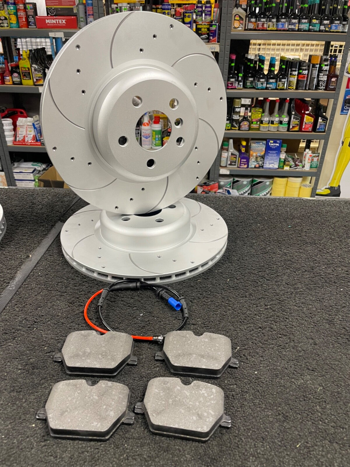 X7 XDRIVE30D M SPORT MK1 FRONT REAR VENTED DRILLED GROOVED BRAKE DISCS AND PADS