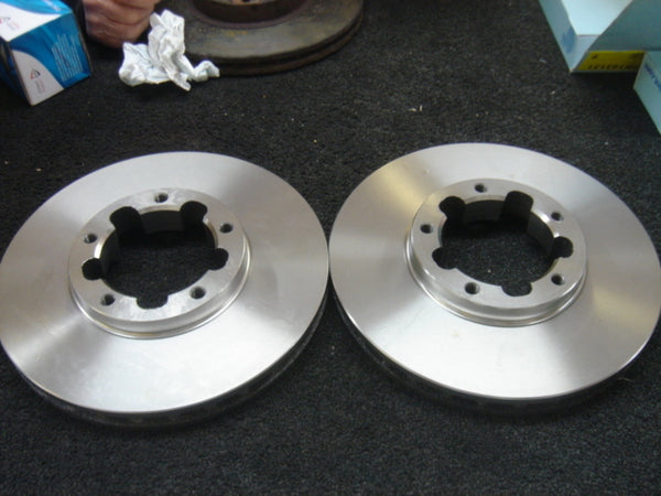 FOR NISSAN CABSTAR 2.7td 3.0td 2000-2001 2 BRAKE DISC FRONT VENTED 263mm 5 STUD