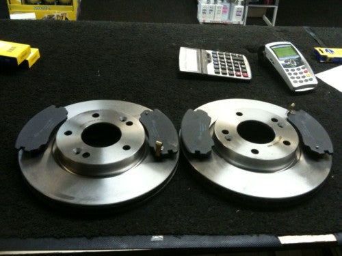 FOR HYUNDAI COUPE 02>  FRONT BRAKE DISCS  & PADS NEW