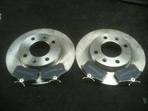 PEUGEOT 307 2000-2003 1.4 1.6 2.0 & HDi REAR 2 BRAKE DISCS AND PADS SET NEW KIT
