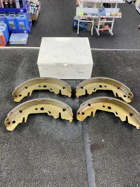 FOR CHRYSL GRAND VOYAGER  /  KIA SEDONA ABS REAR BRAKE SHOES SET OF 4 