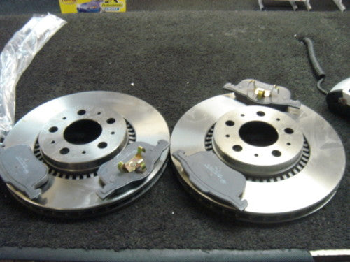 FOR VOLVO XC70 D5 LUX CROSS COUNTRY FRONT BRAKE DISC BRAKE PADS 2002-2007
