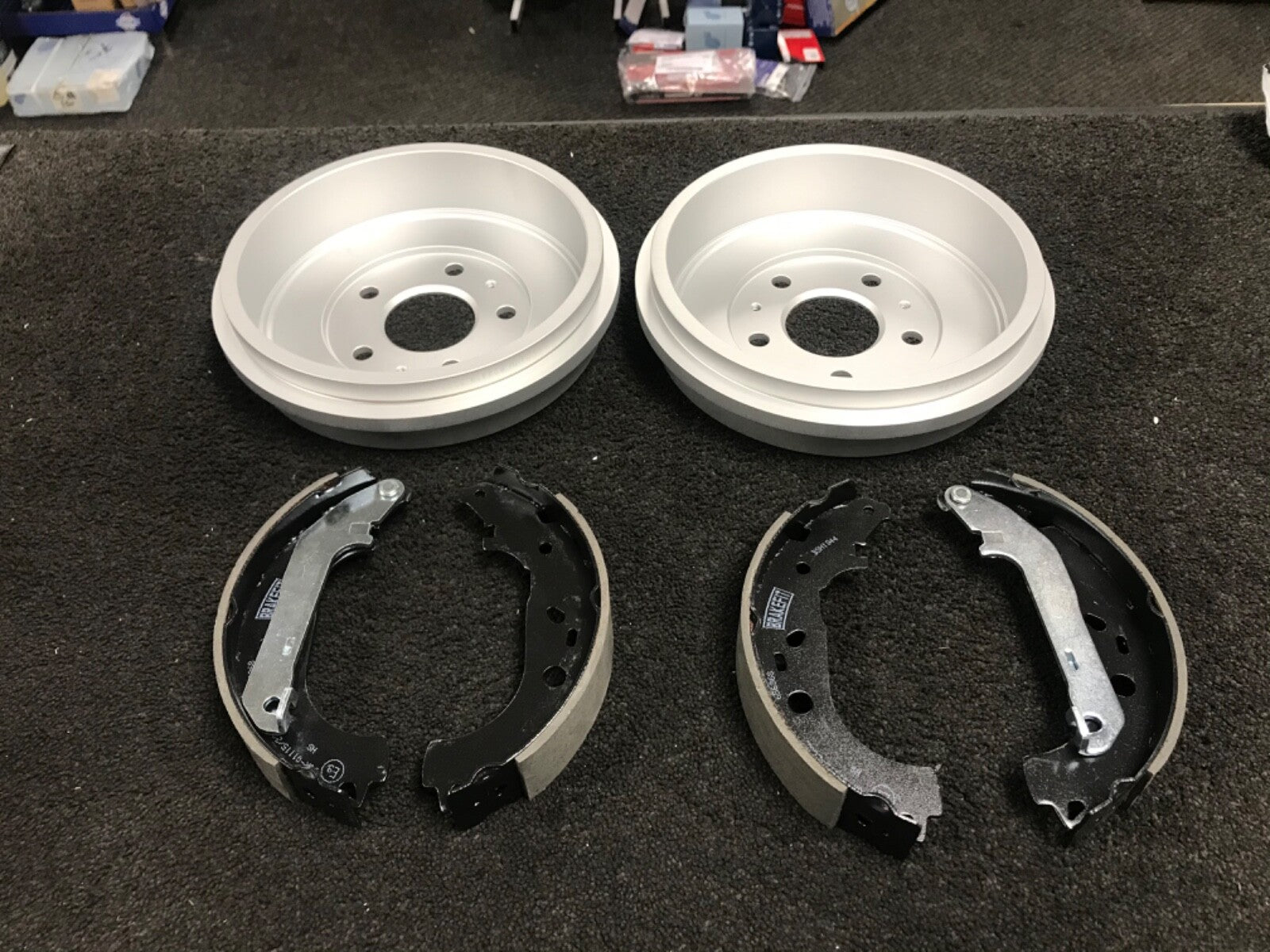 FOR FORD FOCUS MK2 MK3 1.6TDCI 2 BRAKE DRUMS REAR REAR BRAKE SHOE
